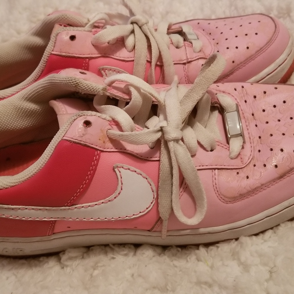 Used pink tri-colored Air Force Ones